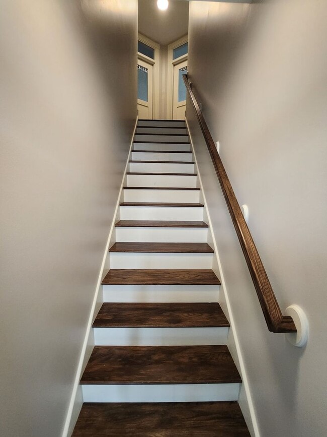 Building Photo - Newly Renovated One Bedroom Available