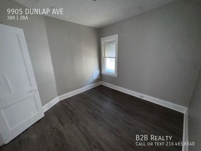 Building Photo - 9905 Dunlap Ave