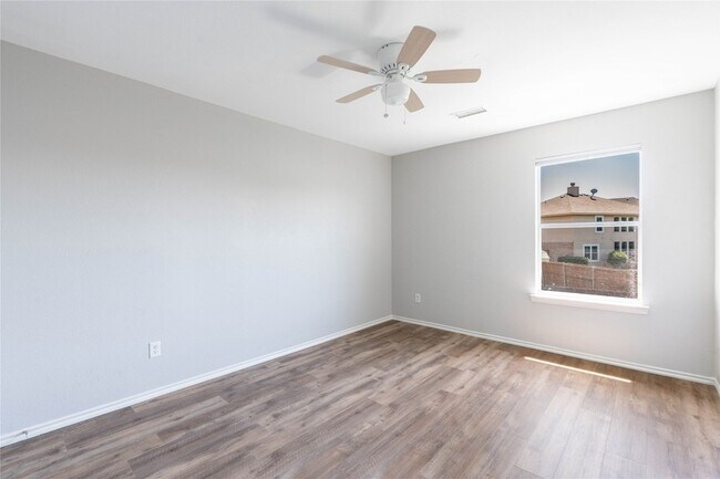Building Photo - 2012 Meadow View Dr
