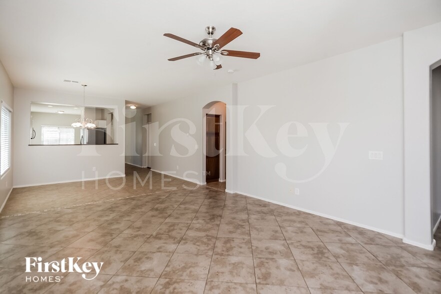 Building Photo - 1210 W Vineyard Plains Dr