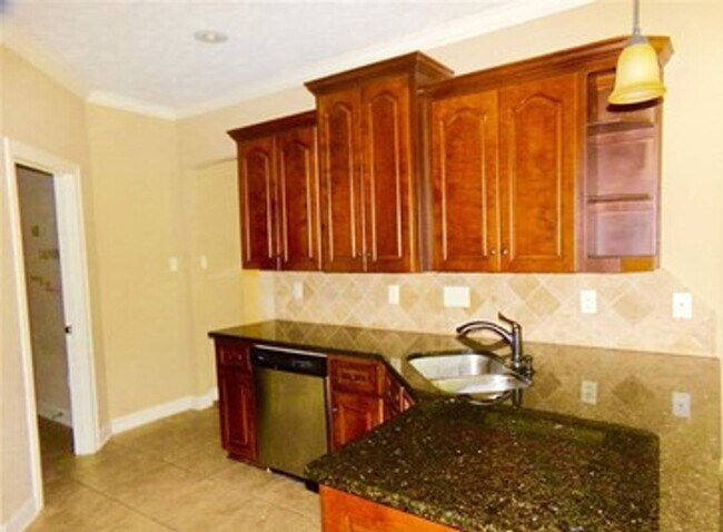 Building Photo - 18 Cains Cove