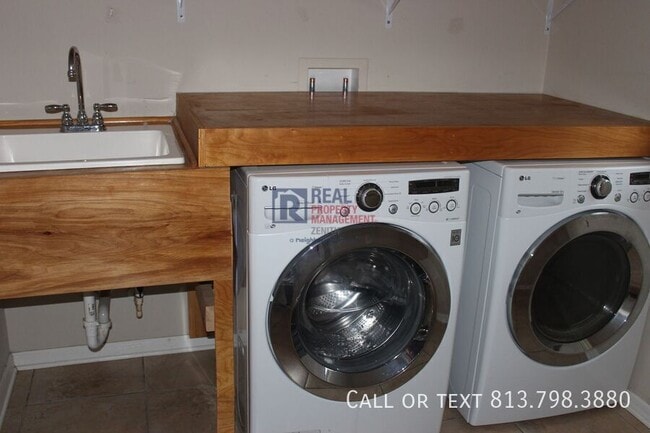 Building Photo - 13655 Artesa Bell Dr