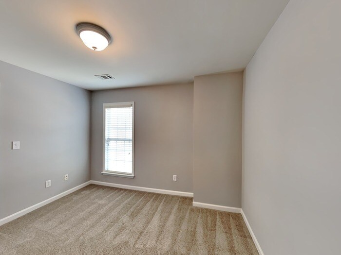 Building Photo - 755 Earlham Dr