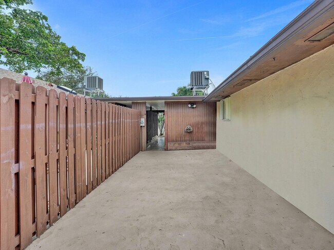 Building Photo - 3747 E Valley Green Dr