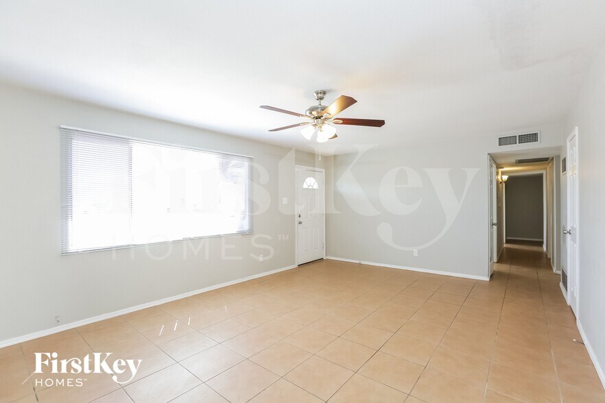 Building Photo - 5214 S 44th Pl