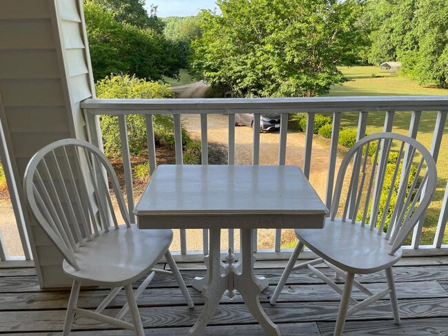 Building Photo - 176 Schools Dr