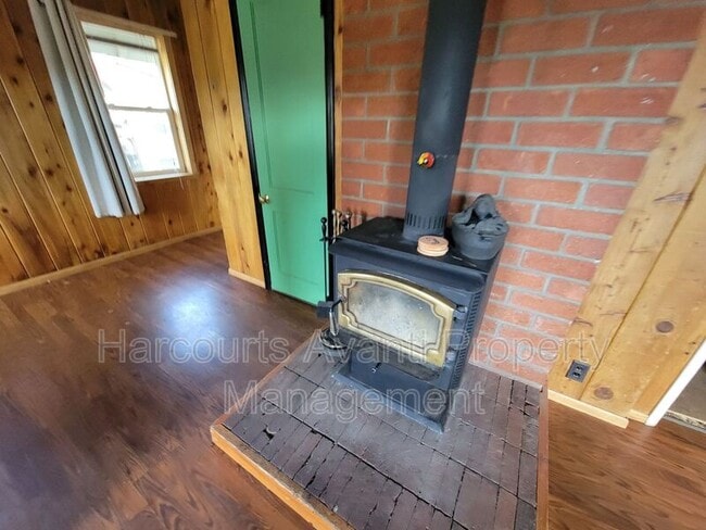 Building Photo - 1701 Old Mammoth Rd