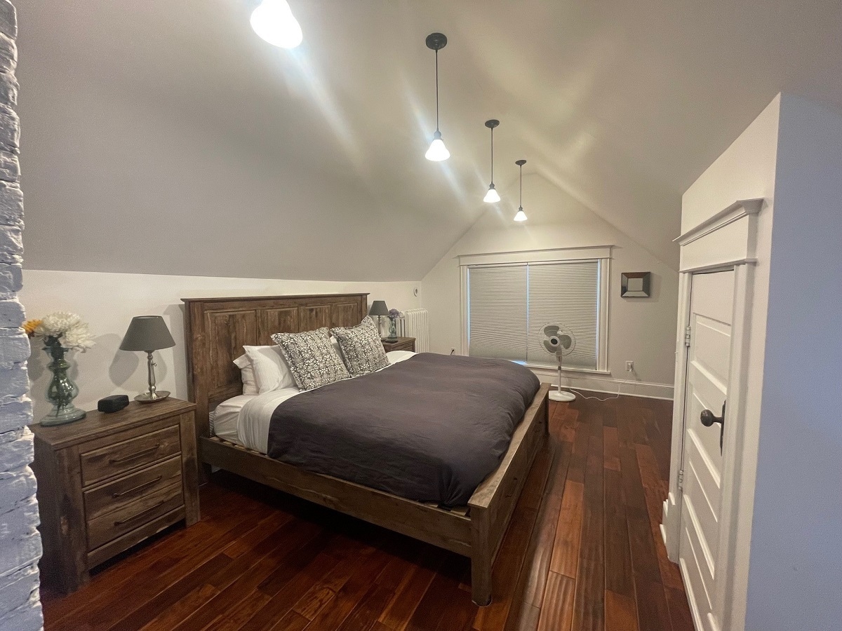 Building Photo - 4453 York Ave S