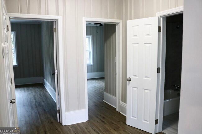 Building Photo - 118 Dougherty St