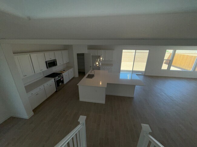 Building Photo - 1053 Traverse Dr S