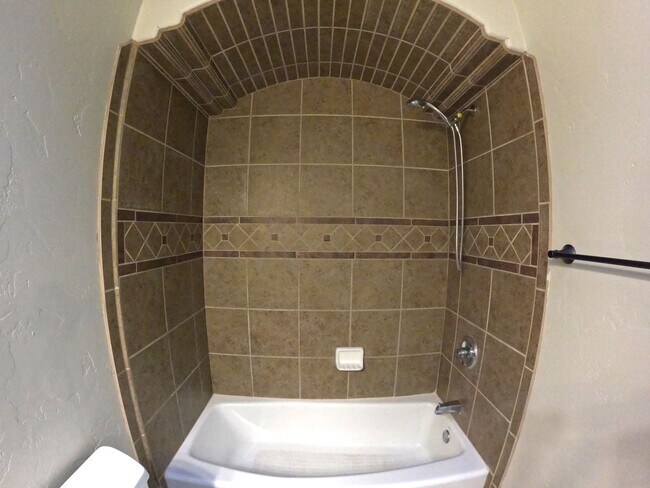 Building Photo - 2210 Dakota Dr