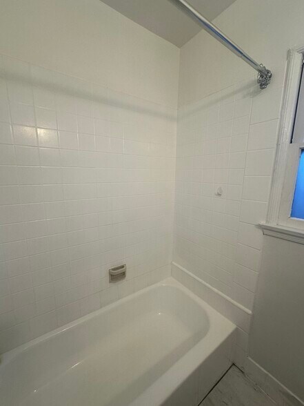 Building Photo - 1444 S Ogden Dr