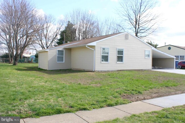 Building Photo - 57 Swan Ln