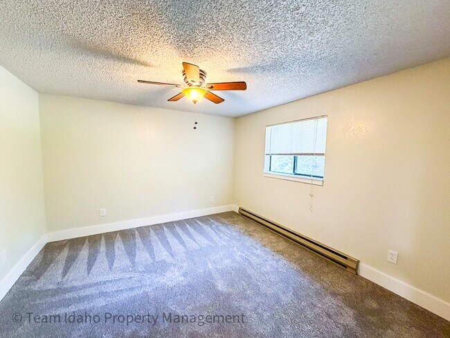 Building Photo - 704/706 East E Street