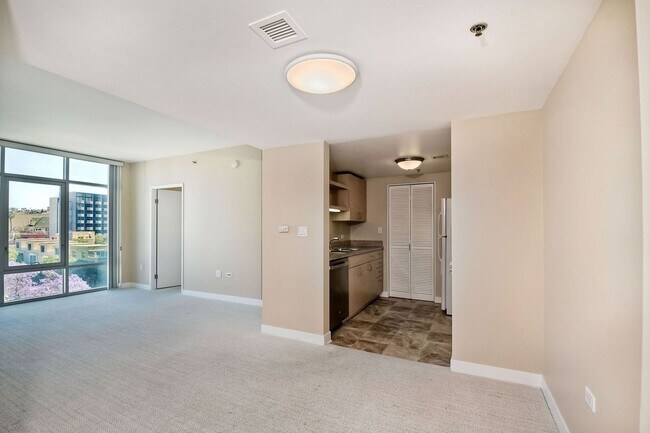 Building Photo - Condo - Heart of Downtown San Diego