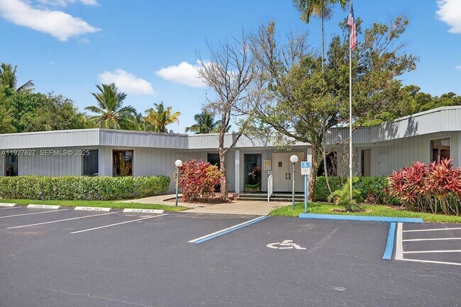 Building Photo - 116 Royal Pk Dr