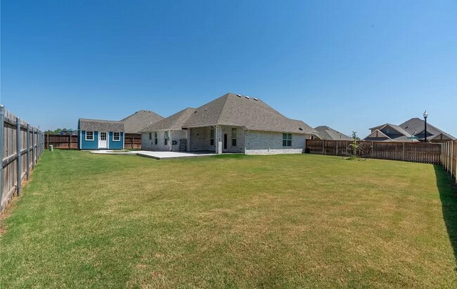 Building Photo - Stunning 3BD/2.5BTH Home in Mustang