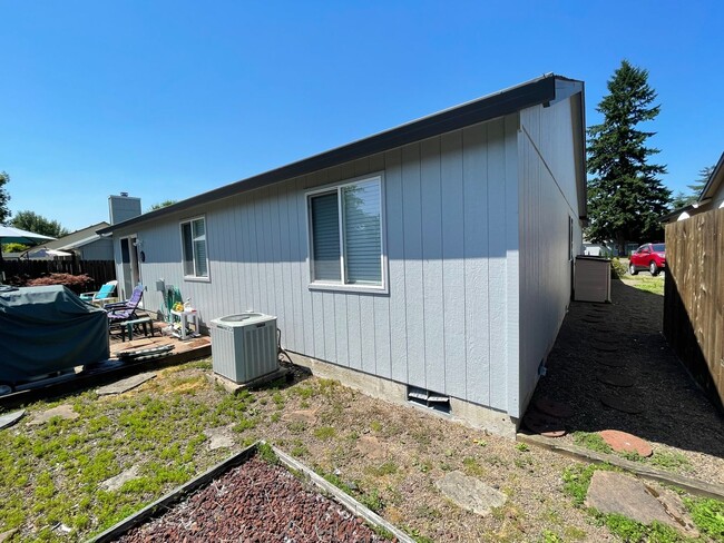 Building Photo - 3-Bedroom Home in Beaverton!