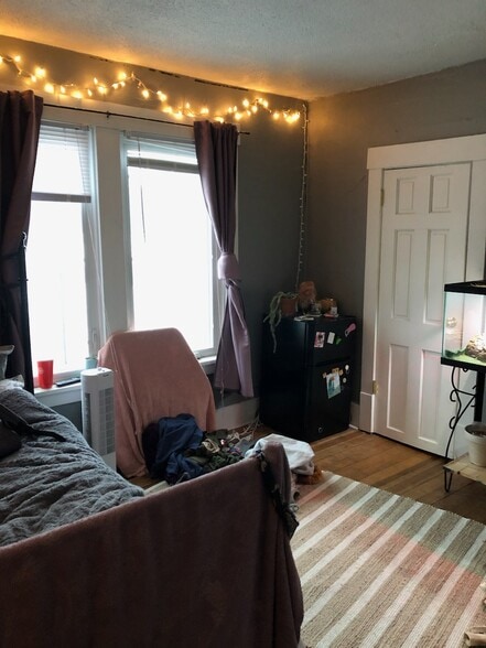 Bedroom size - 10 ft x 11 ft - 110 Glenwood Ave