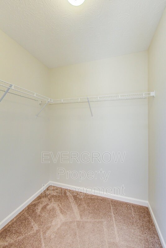 Building Photo - 839 Stonehurst Dr
