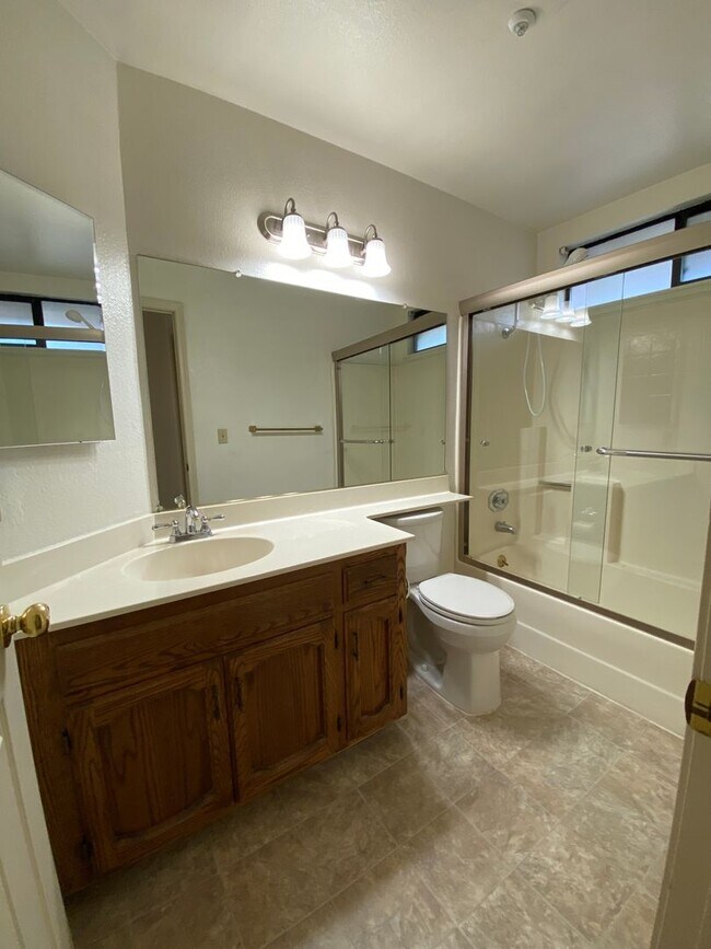 Building Photo - 3346 Smoketree Commons Dr
