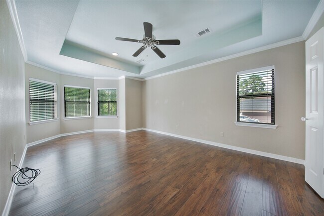 Building Photo - 710 W Rollingwood St