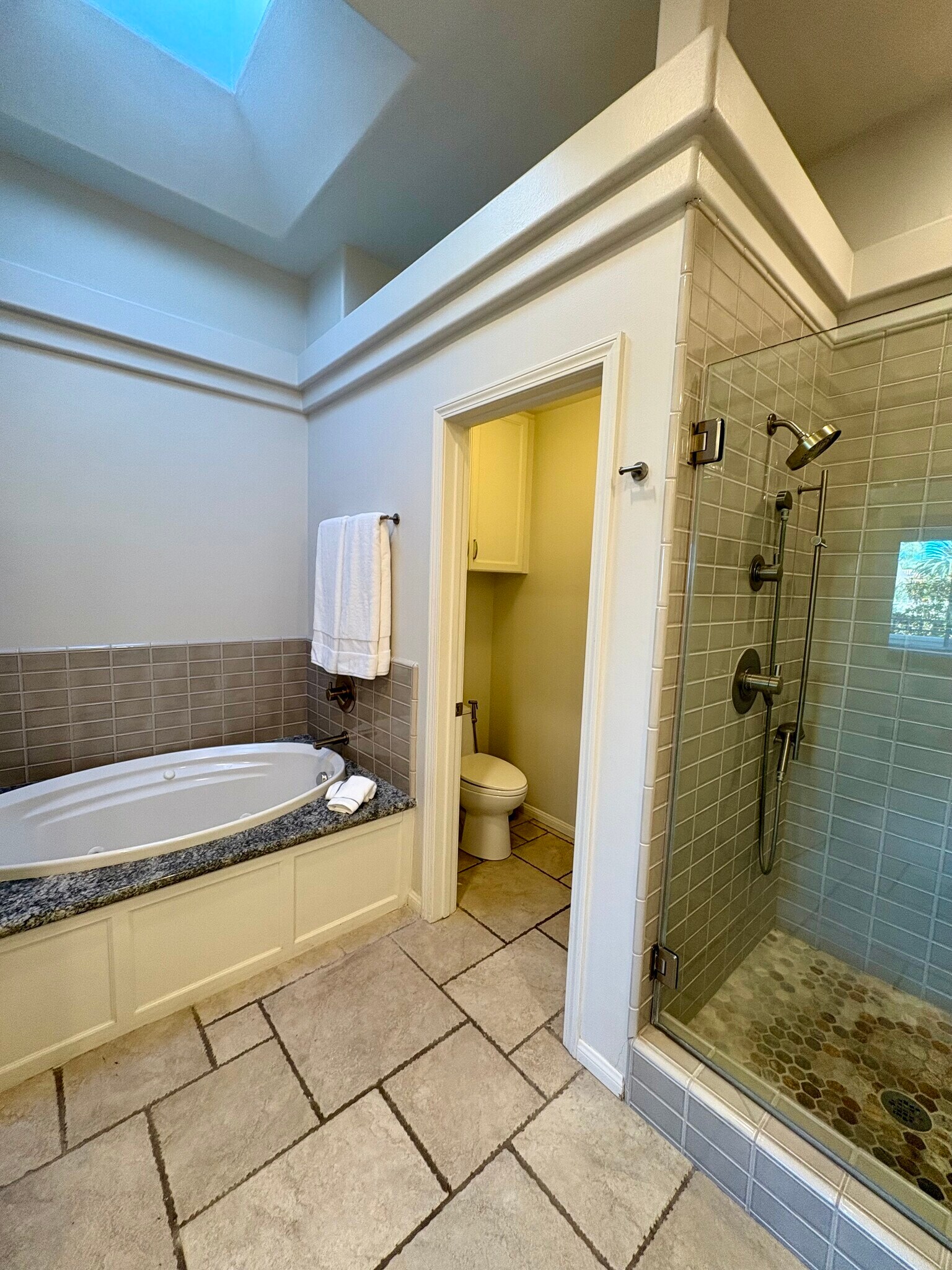 Building Photo - 6483 Zuma View Pl