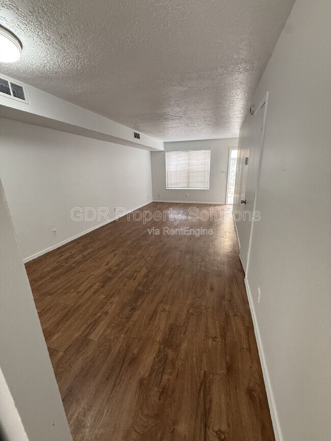 Building Photo - 1928 Buena Vista Dr SE