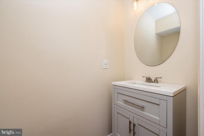 Building Photo - 2942 S Haven Dr