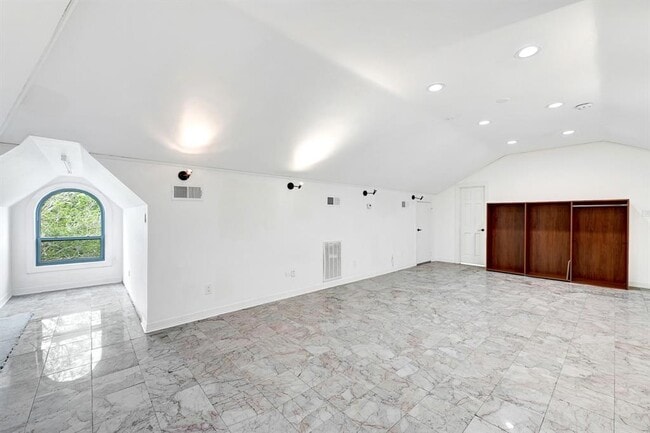 Building Photo - 1 Magnolia Bend Dr