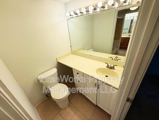 Building Photo - 9633 White Acre Rd