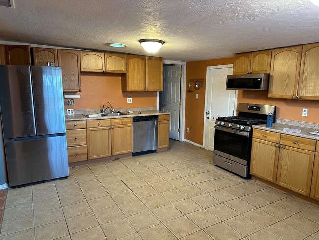 Building Photo - 609 San Clemente Ave NW