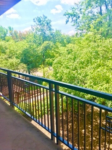 Building Photo - 6020 Oakwood Dr