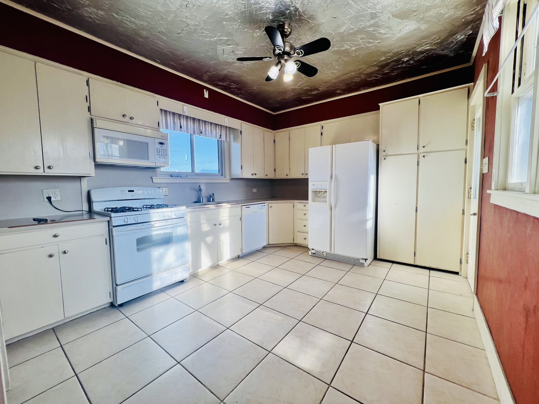 Kitchen - 1323 W 2nd St
