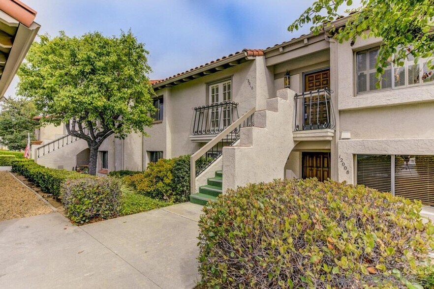 Entrance - 12010 Caminito Campana