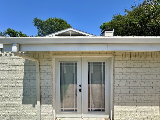 Building Photo - 2800 Springleaf Ct