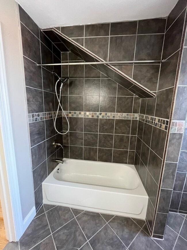 Building Photo - 185 Lodi Way