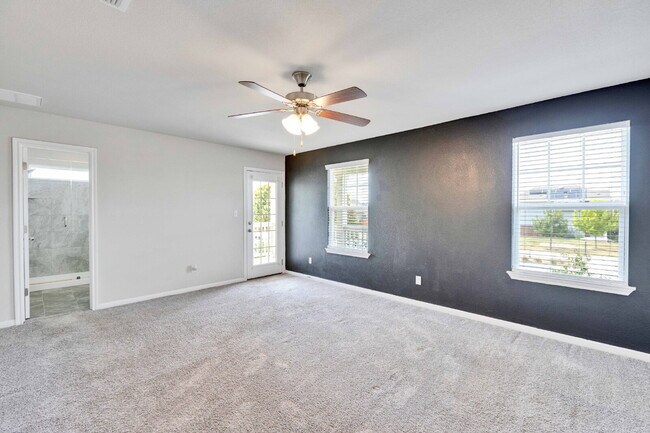 Building Photo - 3 Bedroom Home on Corner Lot - One Month FREE