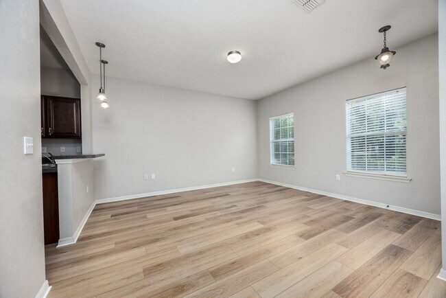 Building Photo - 2/2.5 Townhome in Sorrento