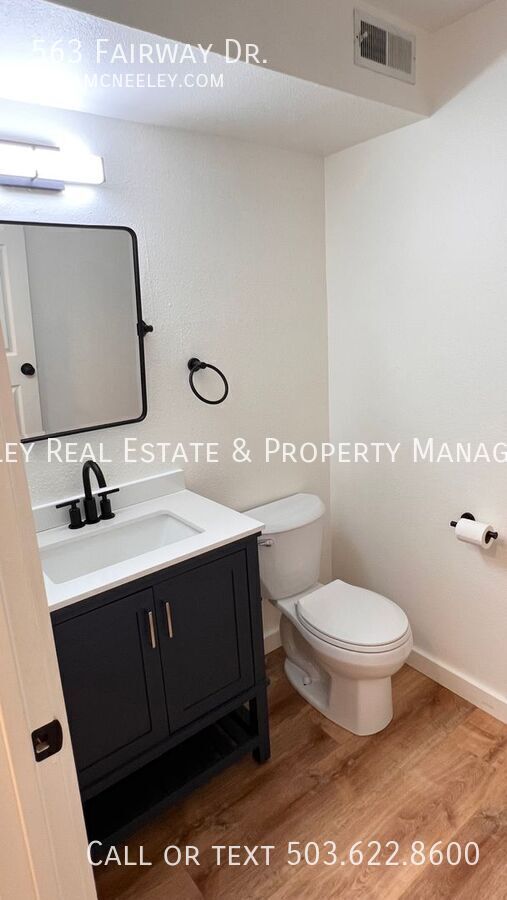 Building Photo - 563 Fairway Dr