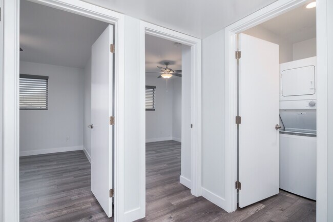 Building Photo - 3131 E Fairmount Ave