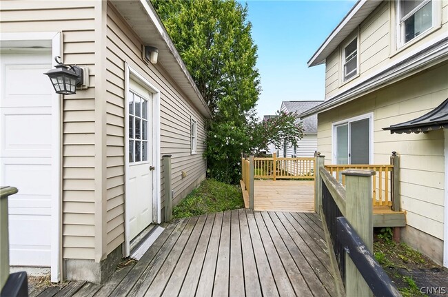 Building Photo - 111 Maplehurst Ave