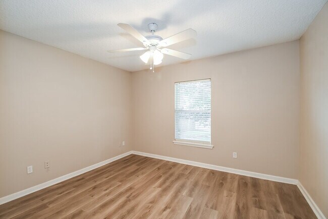 Building Photo - 9135 Prosperity Lake Dr