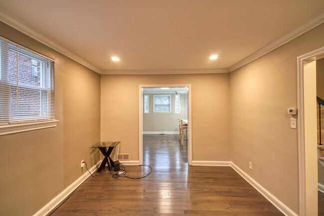 Building Photo - 28 54th St SE