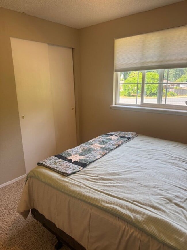 Building Photo - Beautiful 3 bed 2 bath rambler in South Hi...