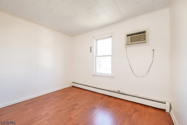 Building Photo - 18 Pulaski St