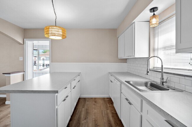 Building Photo - 4957 Miami St