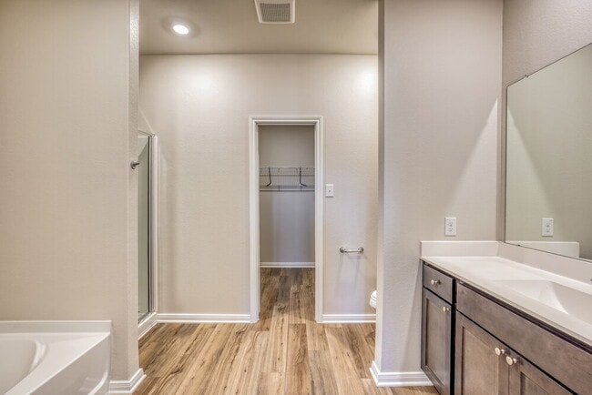 Building Photo - 456 Beechwood Hacienda Dr