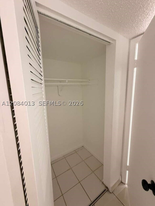 Building Photo - 1255 W 53rd St