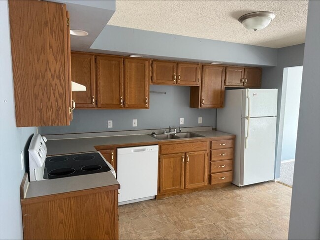 Building Photo - 2509 Southridge Dr